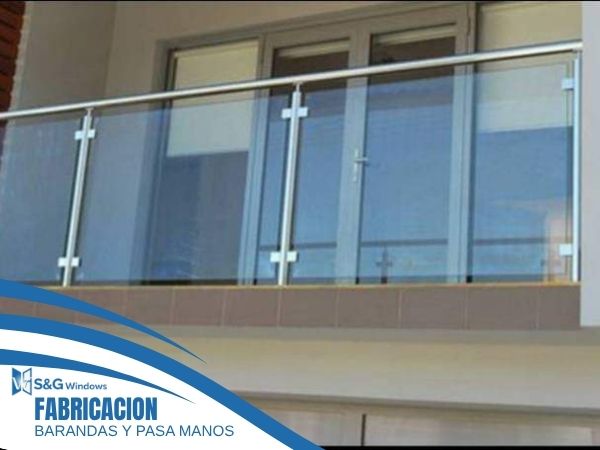 Baranda de Balcón en Acero Inoxidable y Vidrio Templado